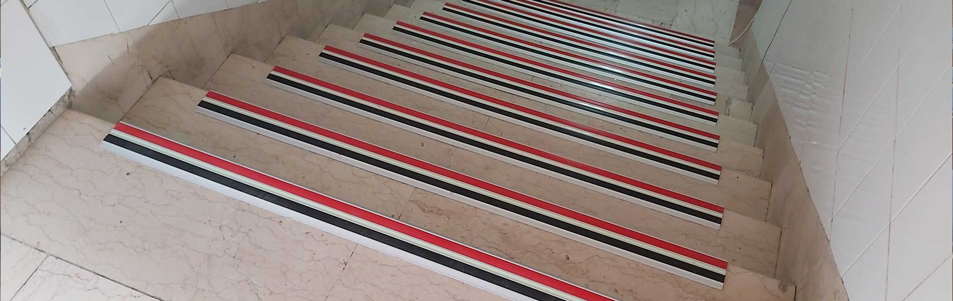 ترمز پله آلومینیومی نصب شده در فضای داخلی