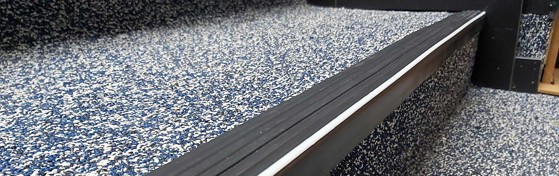 ترمز پله pvc شبتابدار